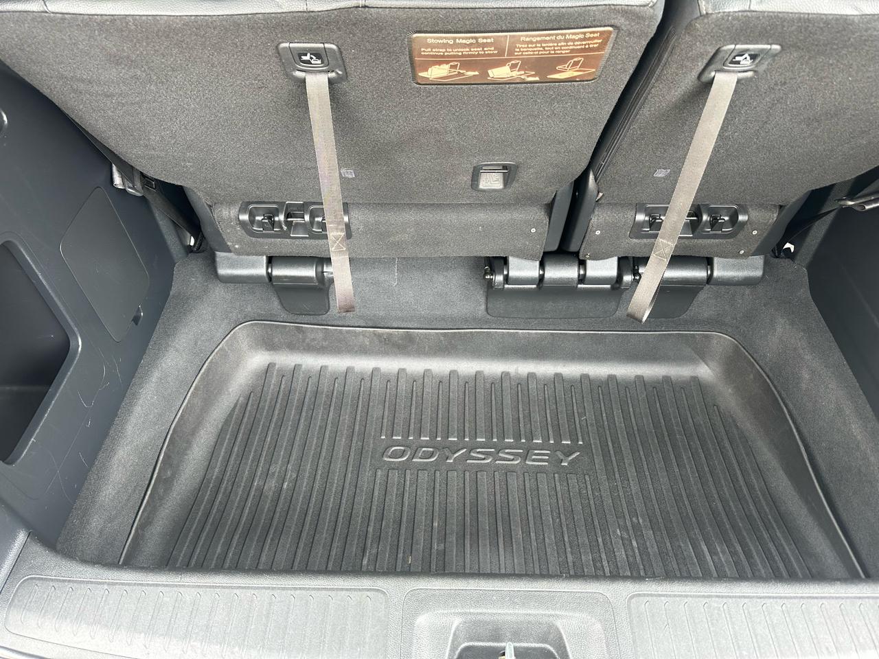 Honda Odyssey Touring Auto 2023