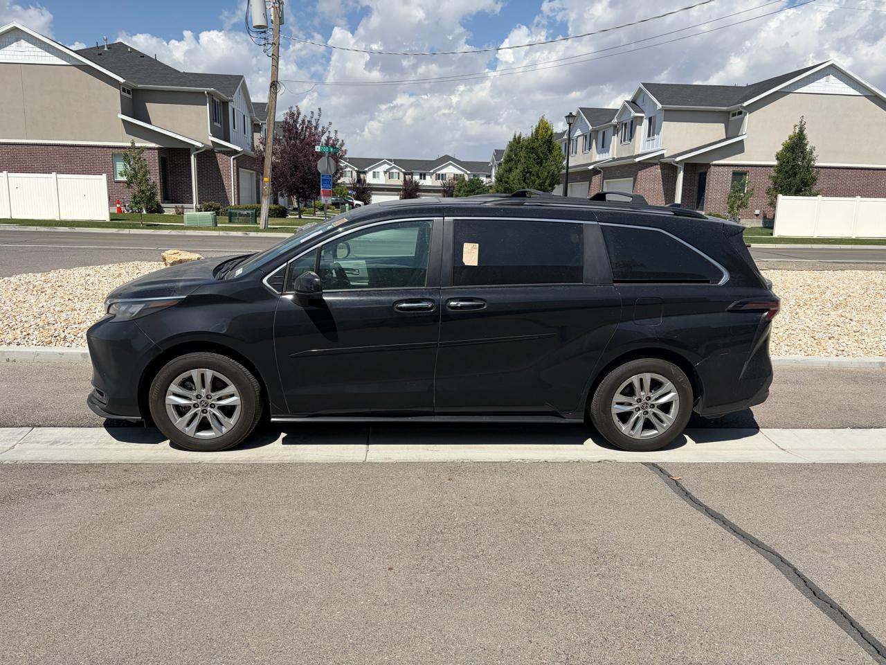 Toyota Sienna XLE AWD 7-Passenger (Natl) 2025