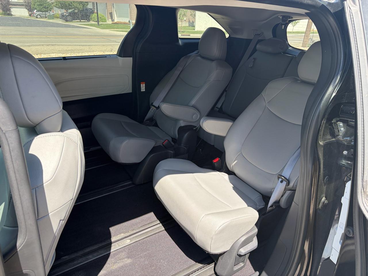 Toyota Sienna XLE AWD 7-Passenger (Natl) 2025