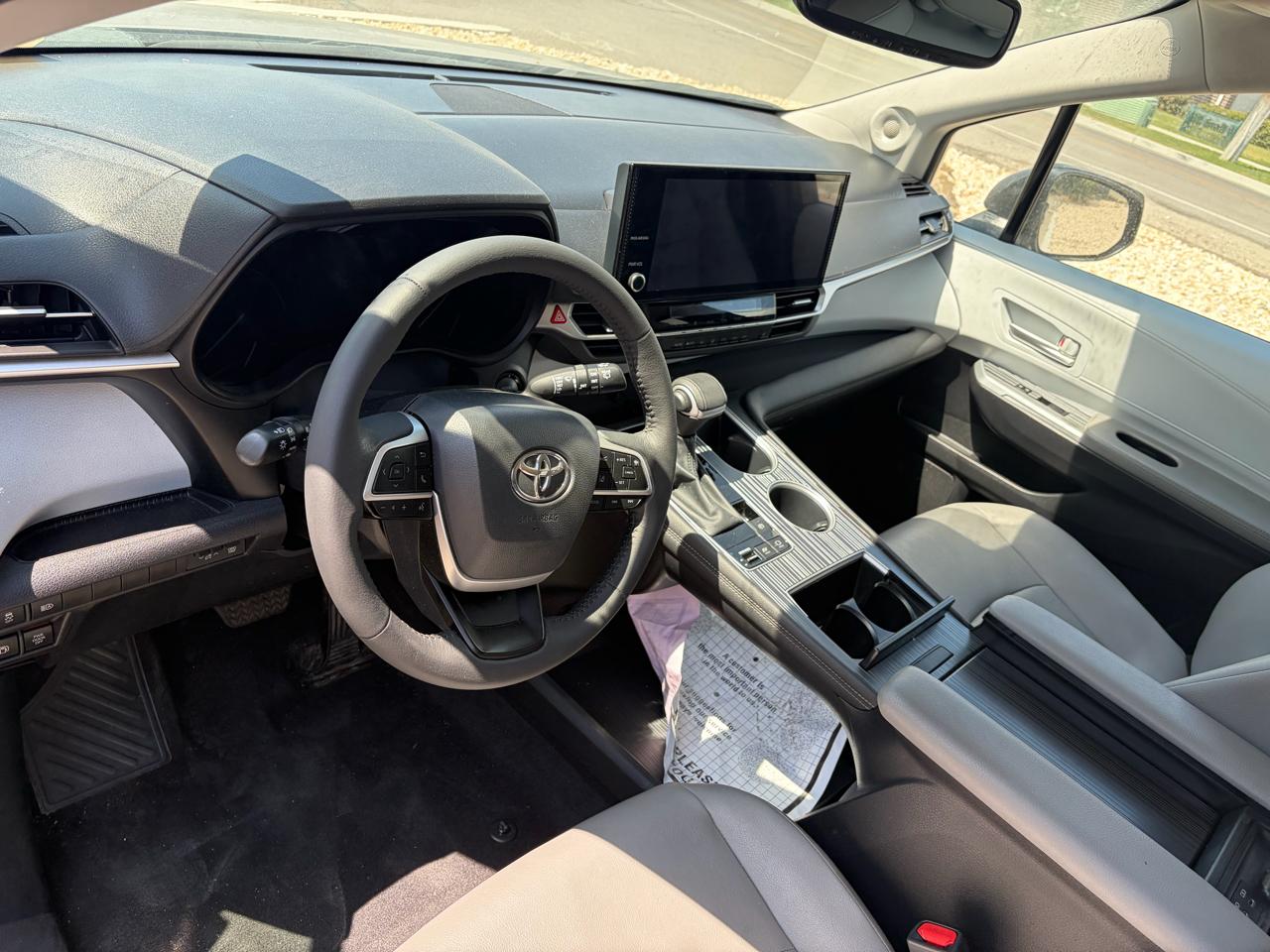 Toyota Sienna XLE AWD 7-Passenger (Natl) 2025
