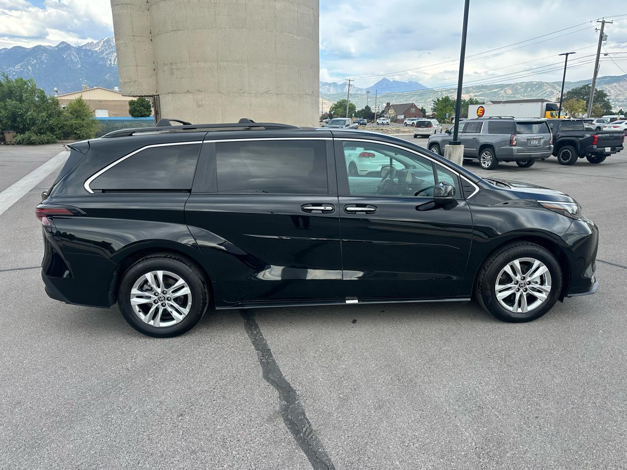 Toyota Sienna XLE AWD 7-Passenger (Natl) 2025