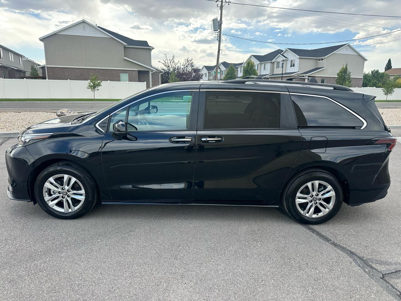 Toyota Sienna XLE AWD 7-Passenger (Natl) 2025