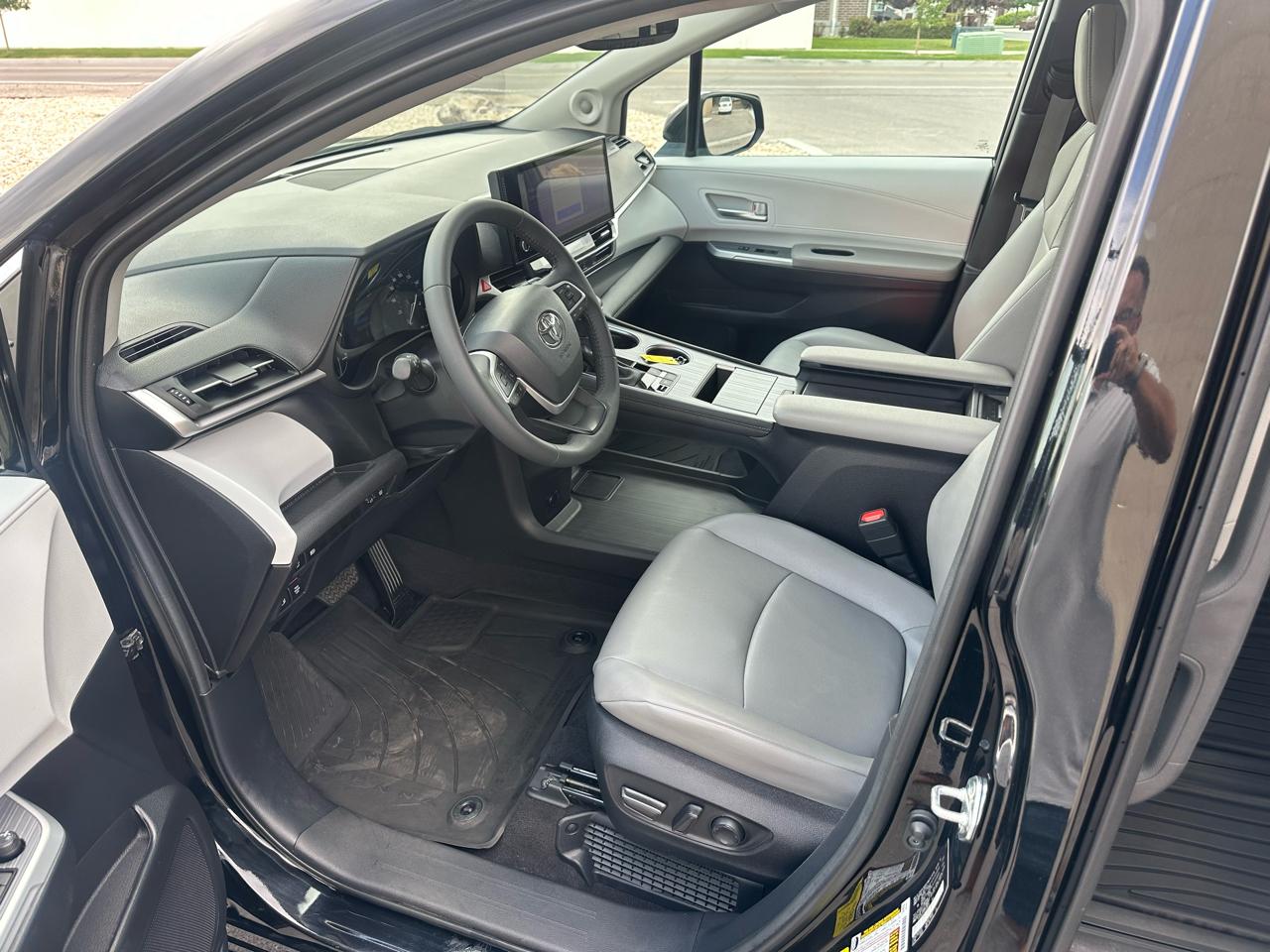 Toyota Sienna XLE AWD 7-Passenger (Natl) 2025