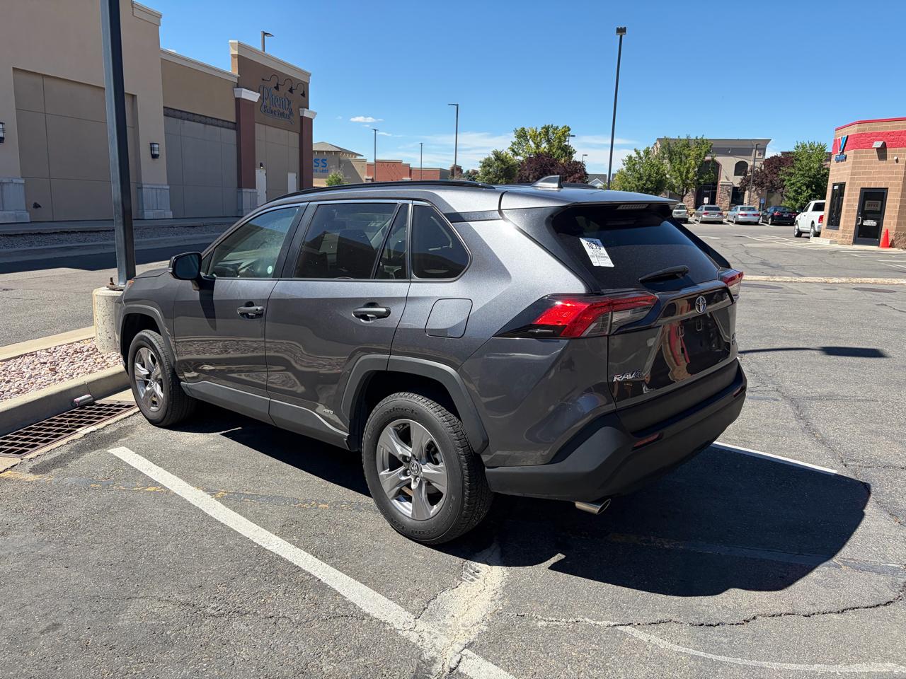 Toyota RAV4 Hybrid XLE AWD (Natl) 2025