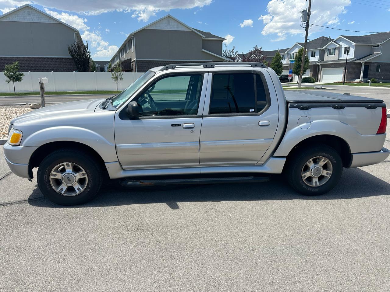 Ford Explorer Sport Trac 4dr 126" WB 4WD XLT Premium 2004