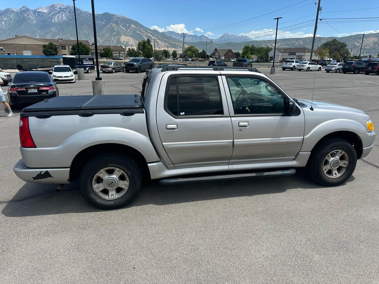 Ford Explorer Sport Trac 4dr 126" WB 4WD XLT Premium 2004