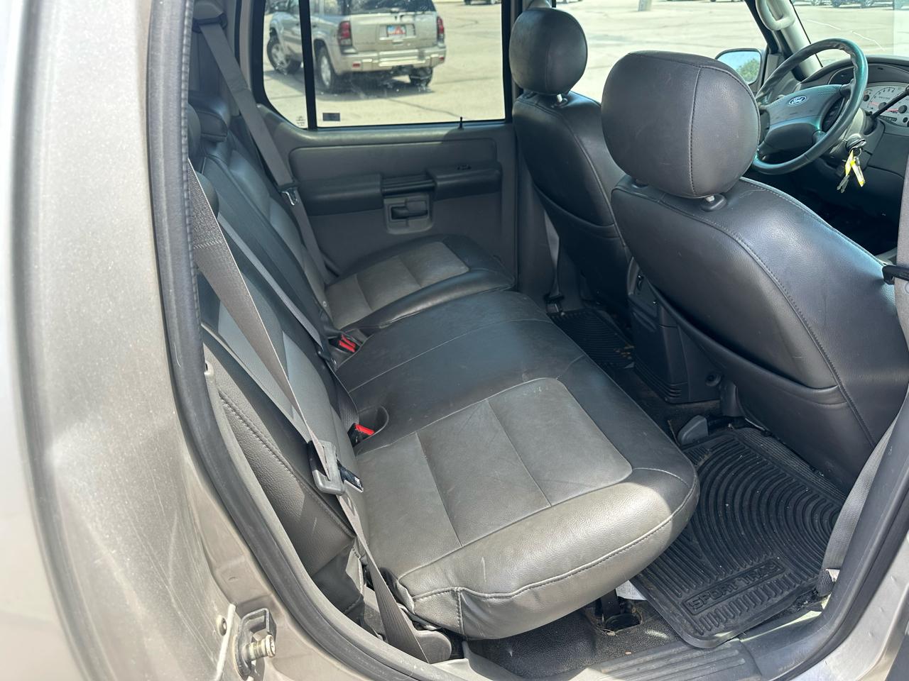 Ford Explorer Sport Trac 4dr 126" WB 4WD XLT Premium 2004