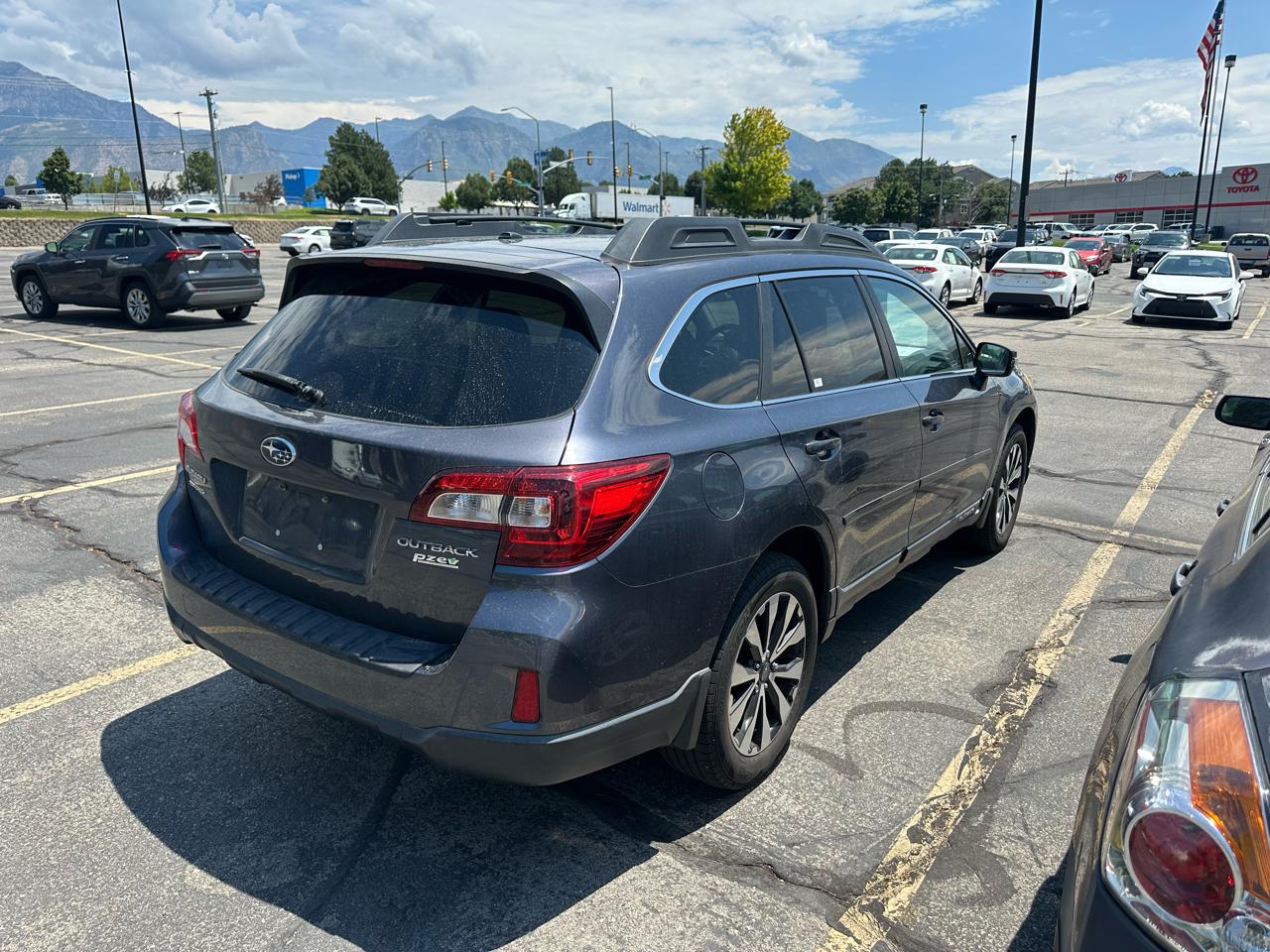 Subaru Outback 4dr Wgn 2.5i Limited PZEV 2015