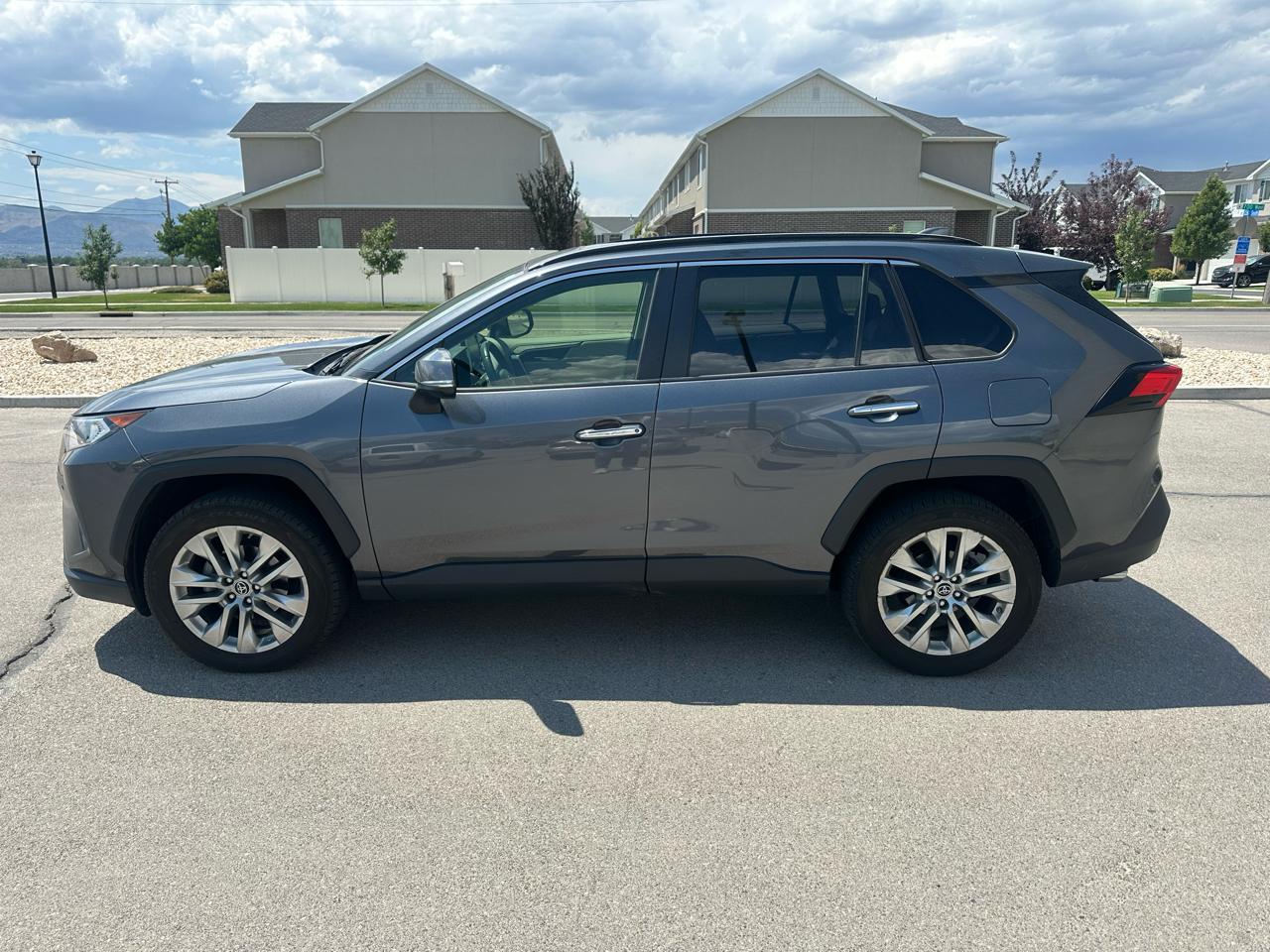 Toyota RAV4 Limited AWD (Natl) 2019