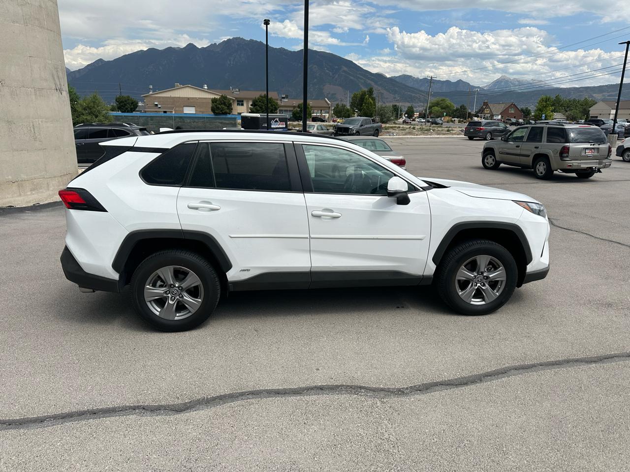 Toyota RAV4 Hybrid LE AWD (Natl) 2024