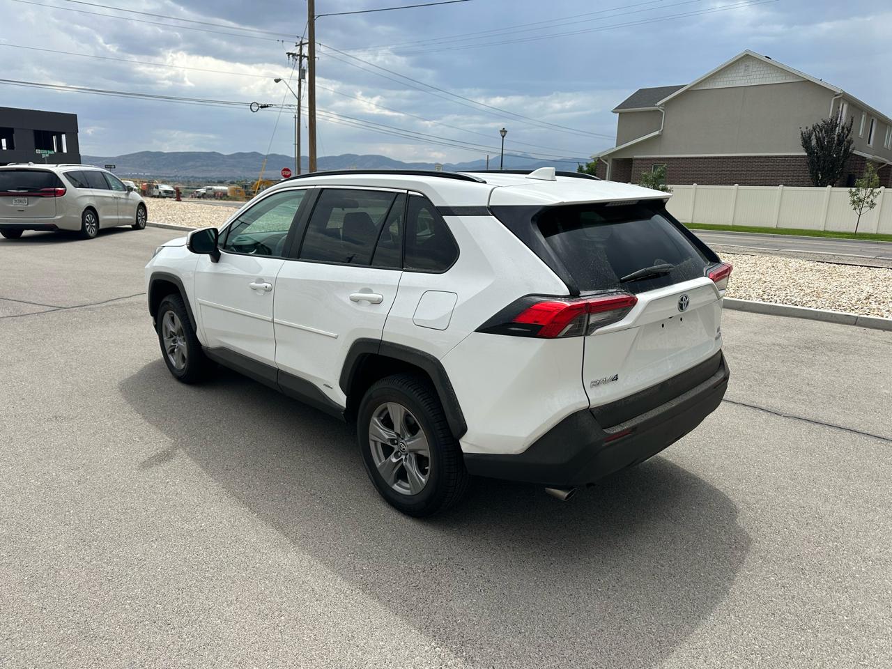Toyota RAV4 Hybrid LE AWD (Natl) 2024