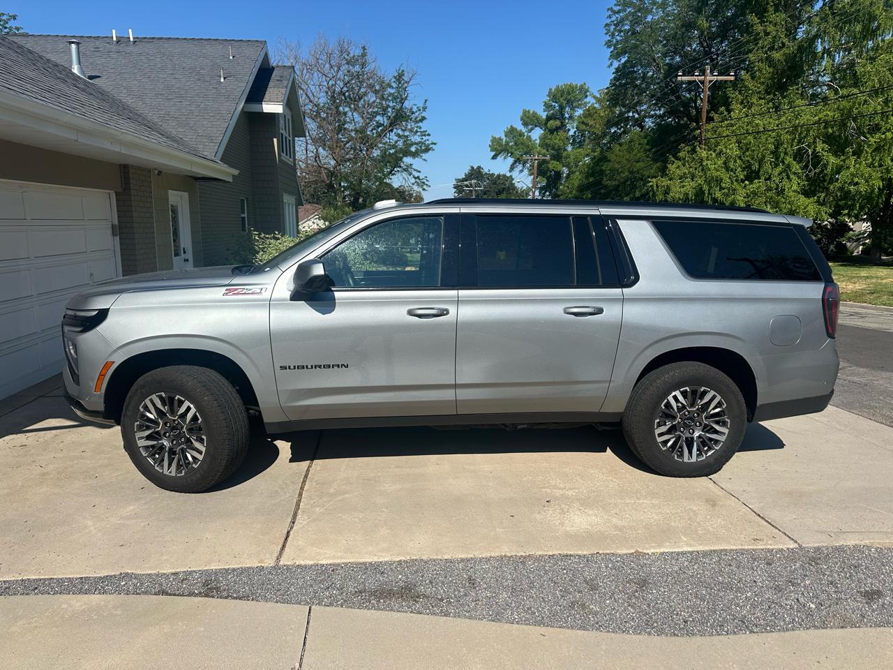 Chevrolet Suburban 4WD 4dr Z71 2025