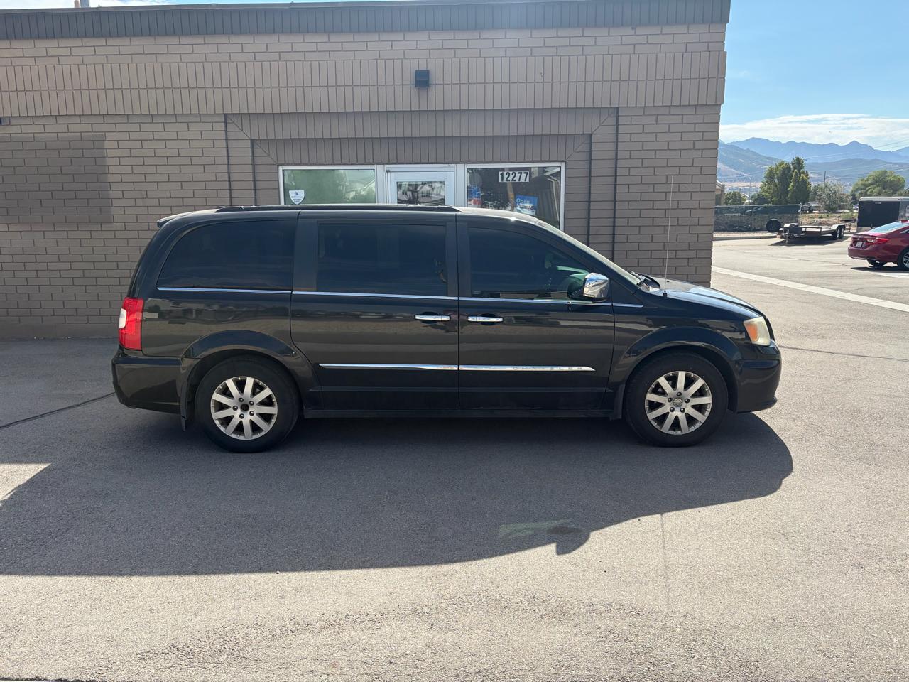 Chrysler Town & Country 4dr Wgn Touring-L 2011