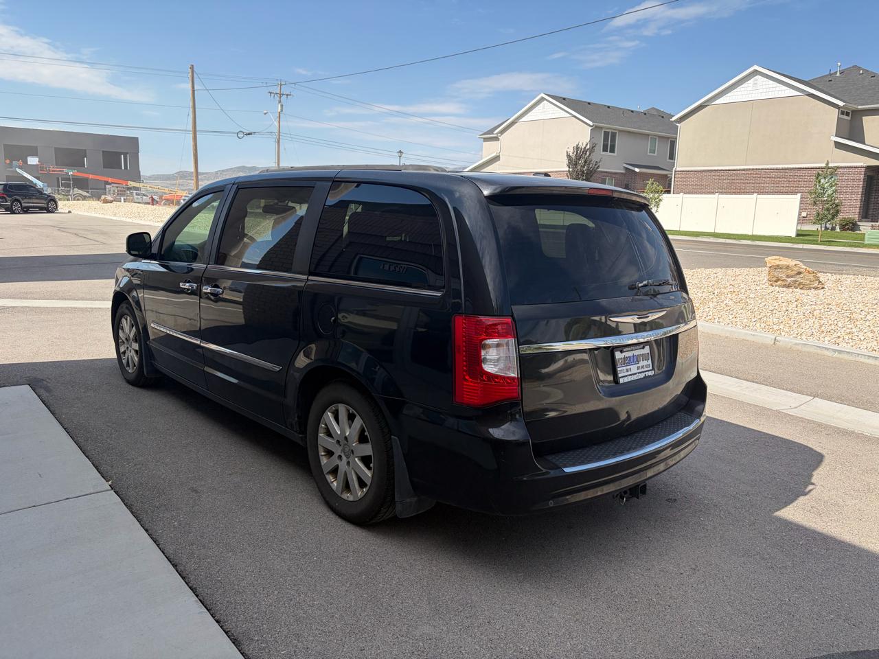 Chrysler Town & Country 4dr Wgn Touring-L 2011