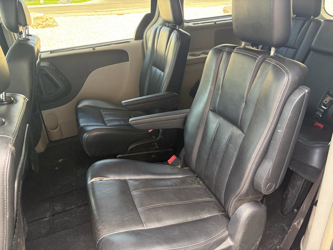 Chrysler Town & Country 4dr Wgn Touring-L 2011