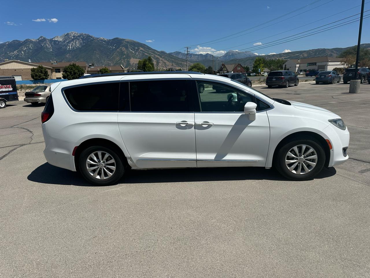 Chrysler Pacifica Touring L FWD 2018