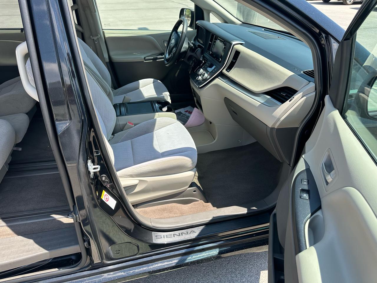 Toyota Sienna LE FWD 8-Passenger (Natl) 2018