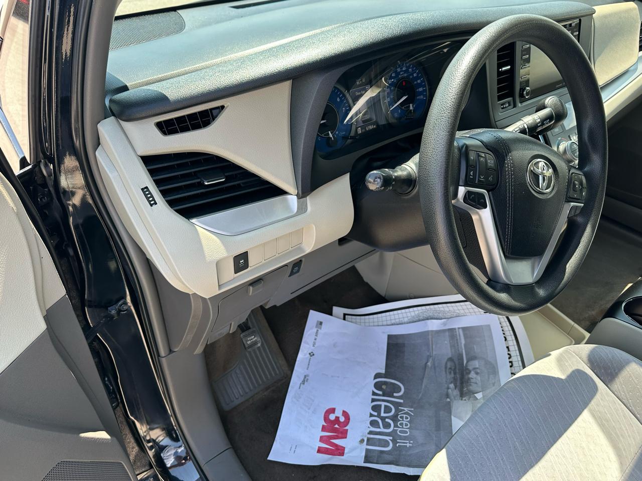 Toyota Sienna LE FWD 8-Passenger (Natl) 2018