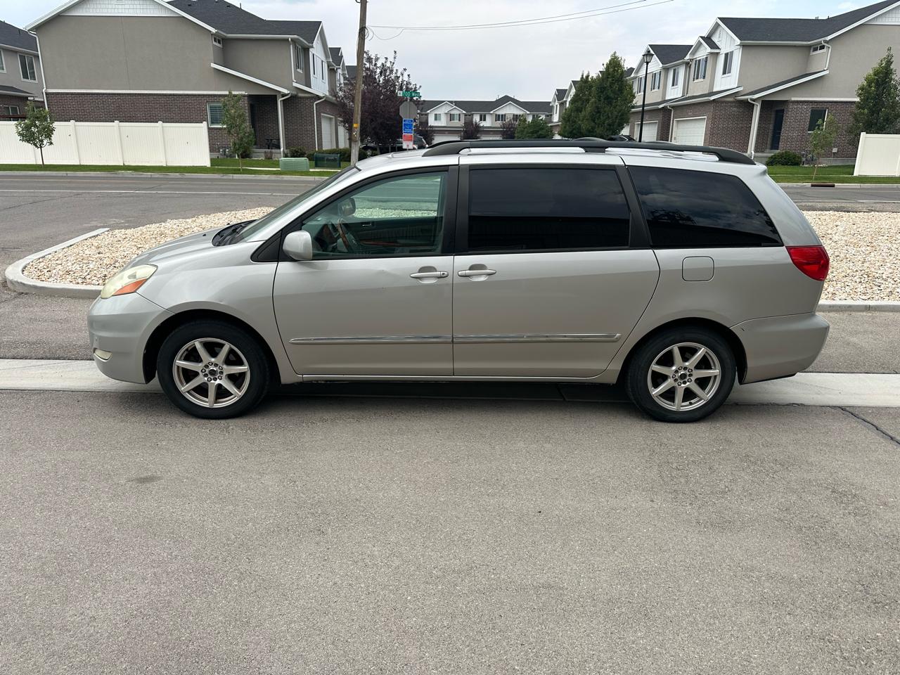 Toyota Sienna 5dr XLE FWD 7-Passenger (Natl) 2006