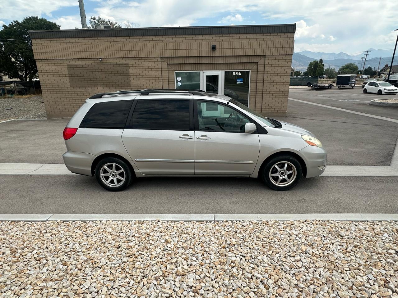 Toyota Sienna 5dr XLE FWD 7-Passenger (Natl) 2006