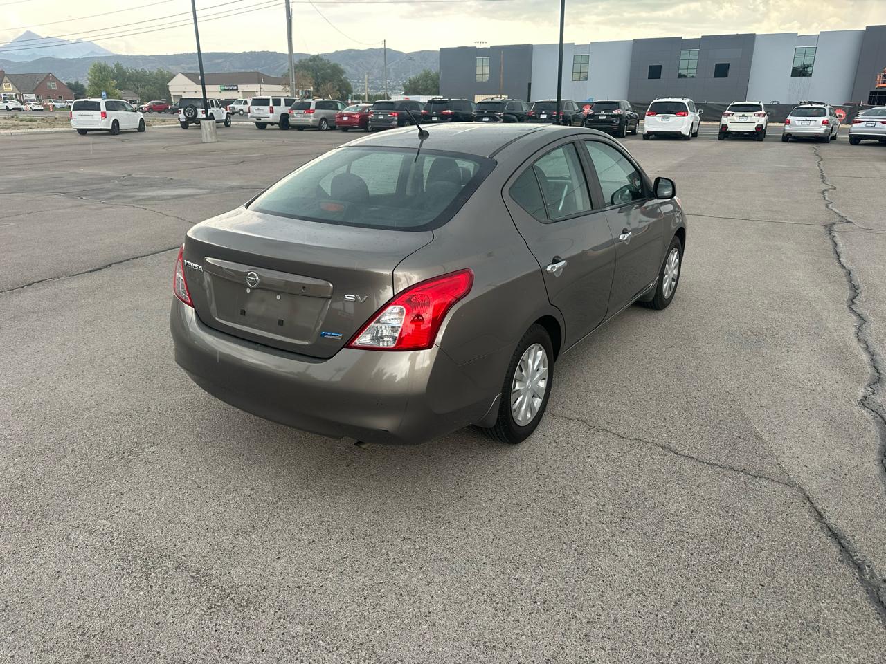 Nissan Versa 4dr Sdn CVT 1.6 SV 2012