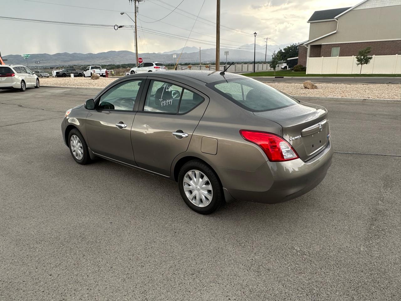 Nissan Versa 4dr Sdn CVT 1.6 SV 2012