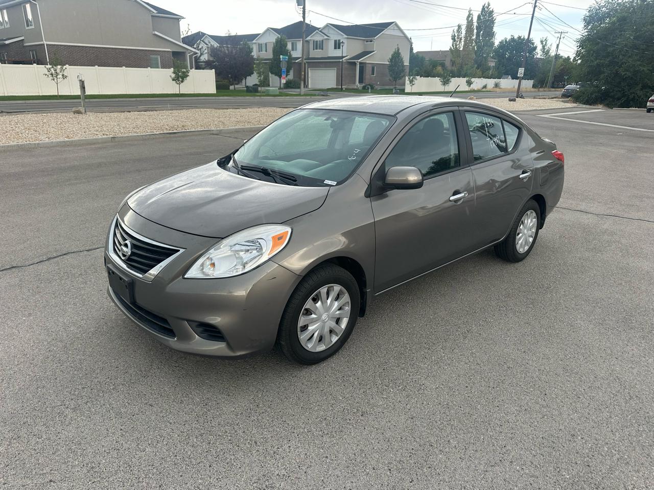 Nissan Versa 4dr Sdn CVT 1.6 SV 2012