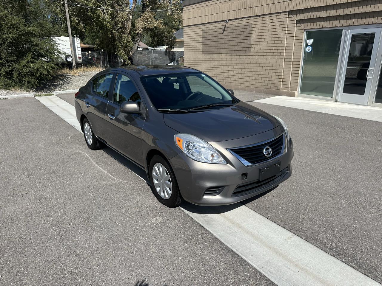 Nissan Versa 4dr Sdn CVT 1.6 SV 2012