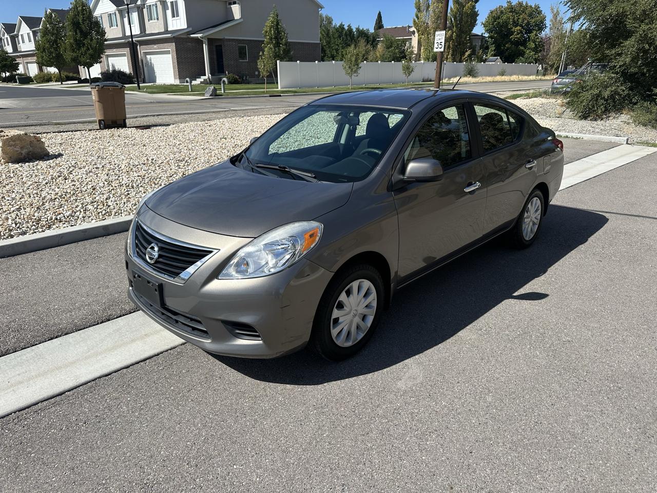 Nissan Versa 4dr Sdn CVT 1.6 SV 2012