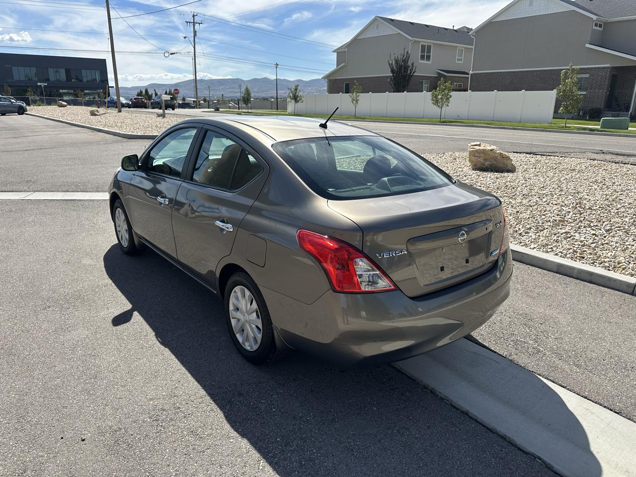 Nissan Versa 4dr Sdn CVT 1.6 SV 2012