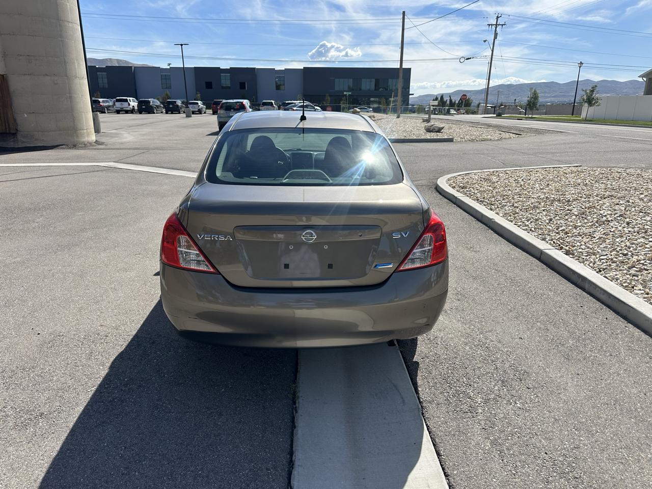 Nissan Versa 4dr Sdn CVT 1.6 SV 2012