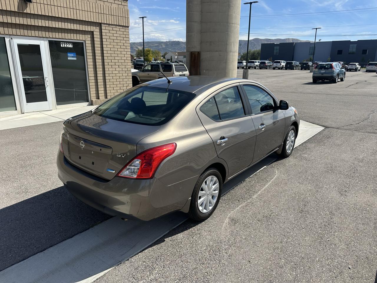 Nissan Versa 4dr Sdn CVT 1.6 SV 2012