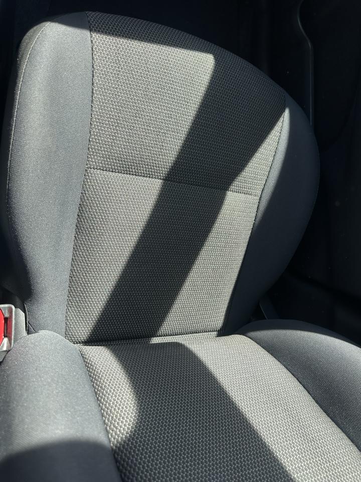 Nissan Versa 4dr Sdn CVT 1.6 SV 2012