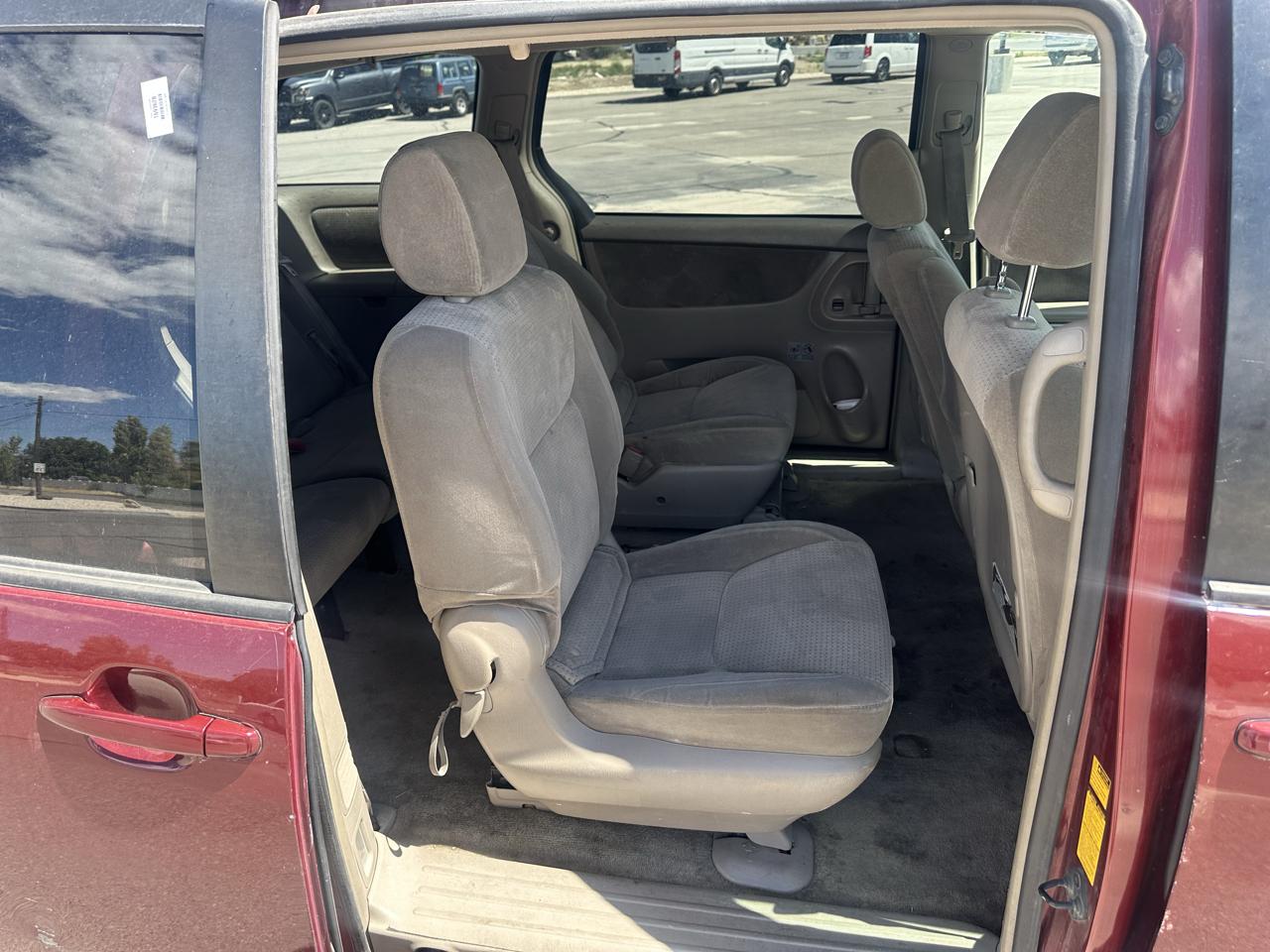 Toyota Sienna 5dr 7-Pass Van V6 LE FWD (Natl) 2008