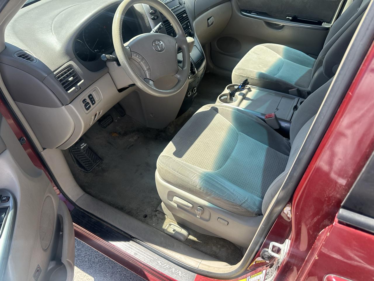 Toyota Sienna 5dr 7-Pass Van V6 LE FWD (Natl) 2008