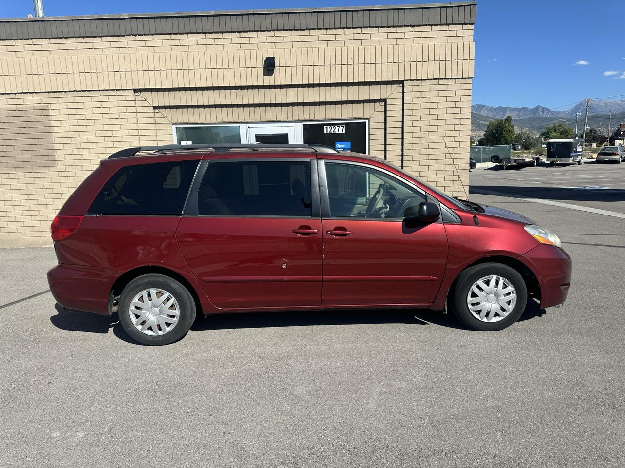 Toyota Sienna 5dr 7-Pass Van V6 LE FWD (Natl) 2008