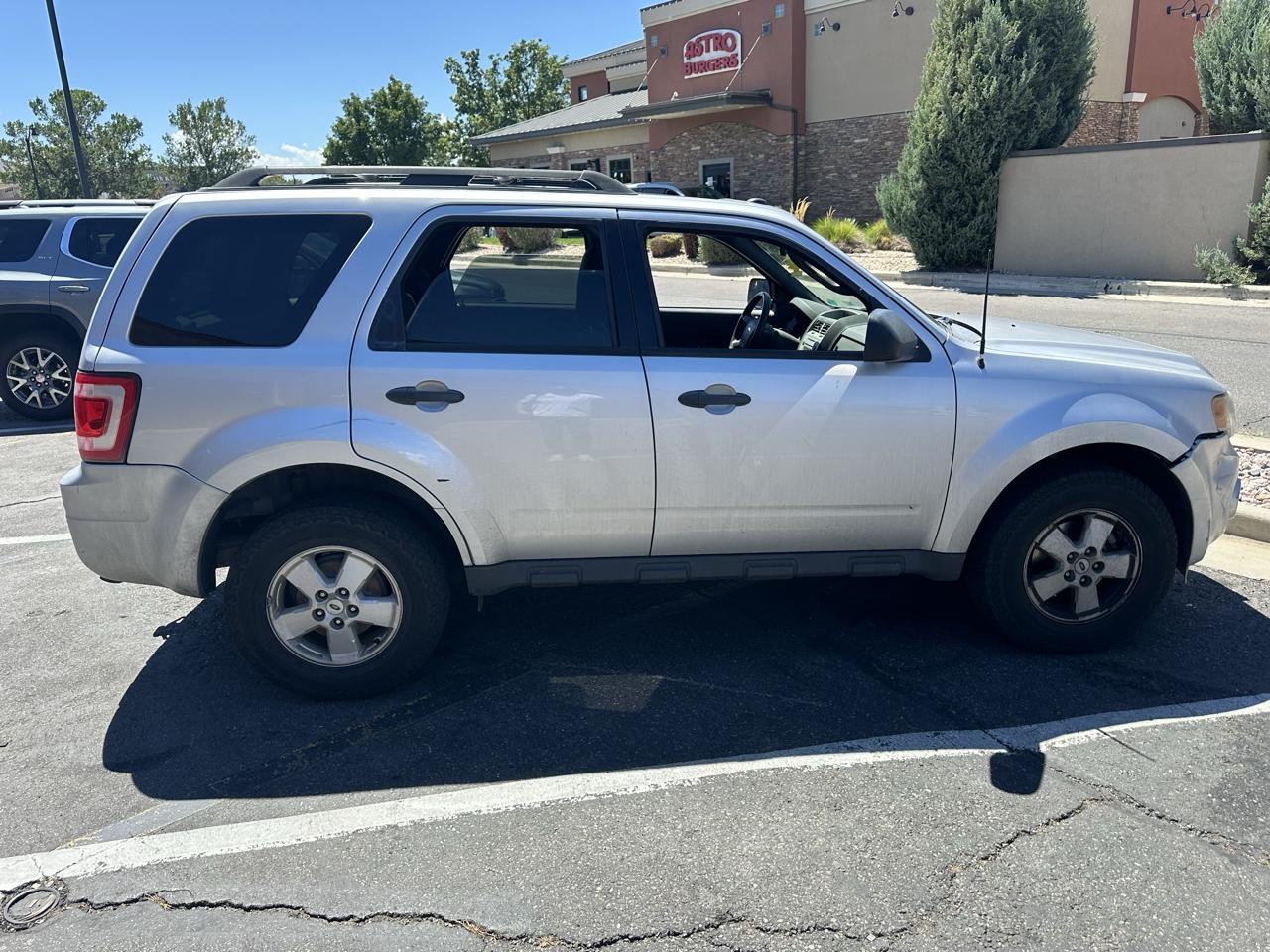 Ford Escape FWD 4dr XLT 2011