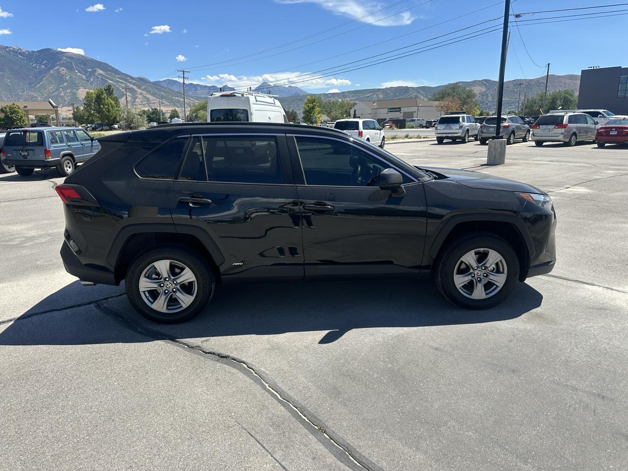 Toyota RAV4 Hybrid LE AWD (Natl) 2024