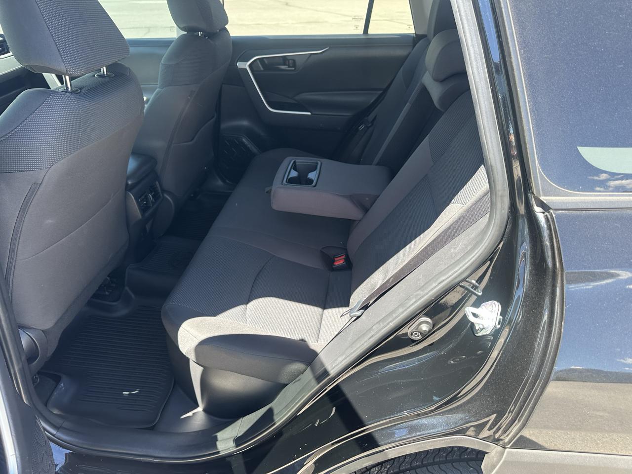 Toyota RAV4 Hybrid LE AWD (Natl) 2024