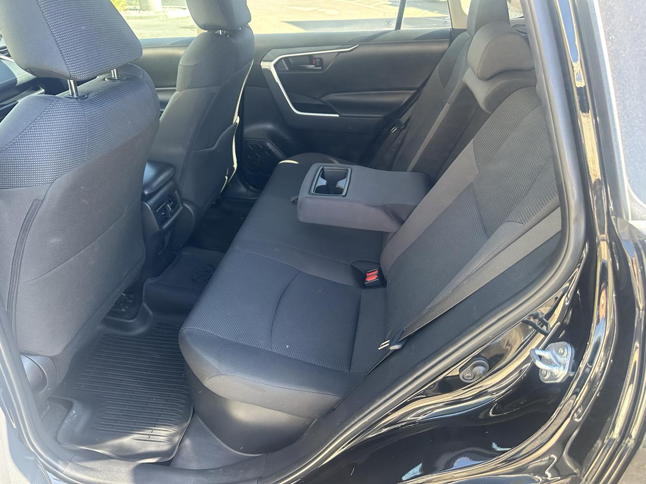 Toyota RAV4 Hybrid LE AWD (Natl) 2024
