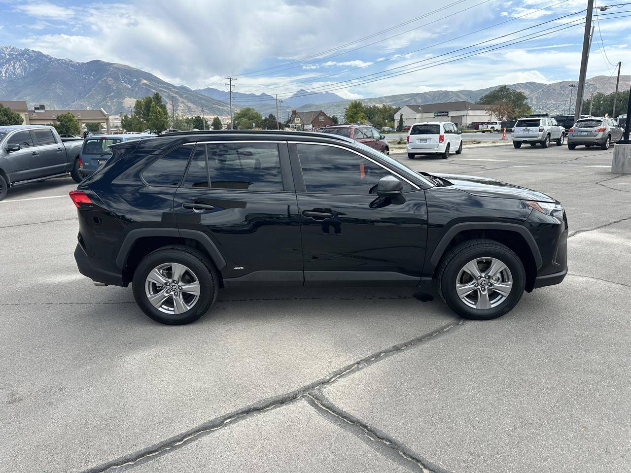 Toyota RAV4 Hybrid LE AWD (Natl) 2024