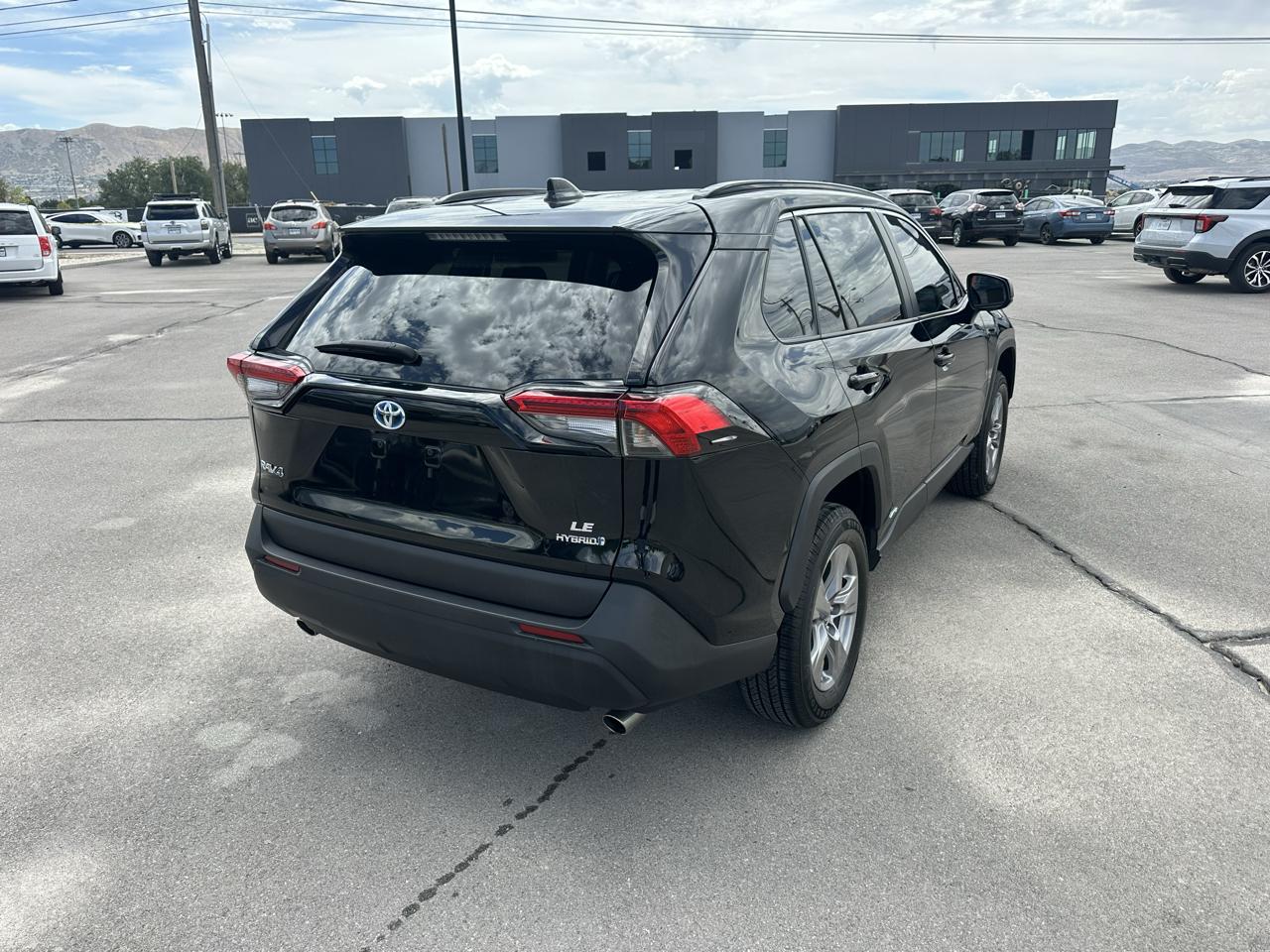Toyota RAV4 Hybrid LE AWD (Natl) 2024