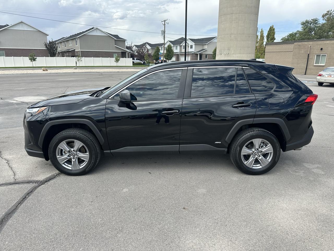 Toyota RAV4 Hybrid LE AWD (Natl) 2024