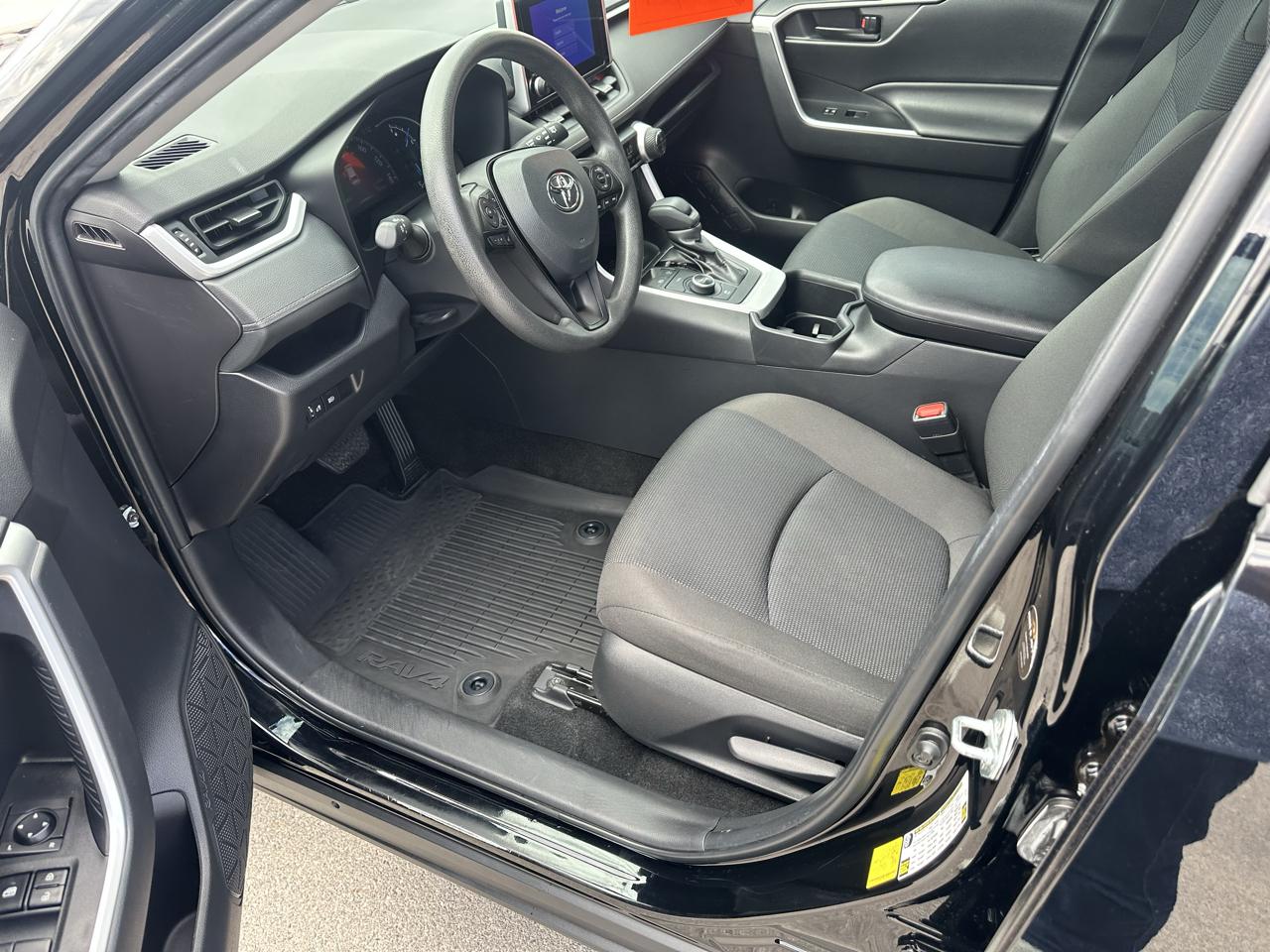 Toyota RAV4 Hybrid LE AWD (Natl) 2024