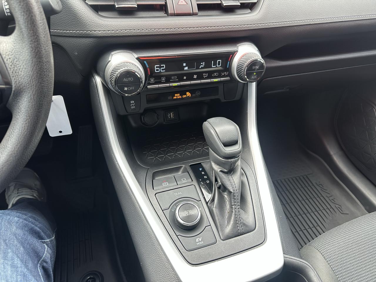 Toyota RAV4 Hybrid LE AWD (Natl) 2024