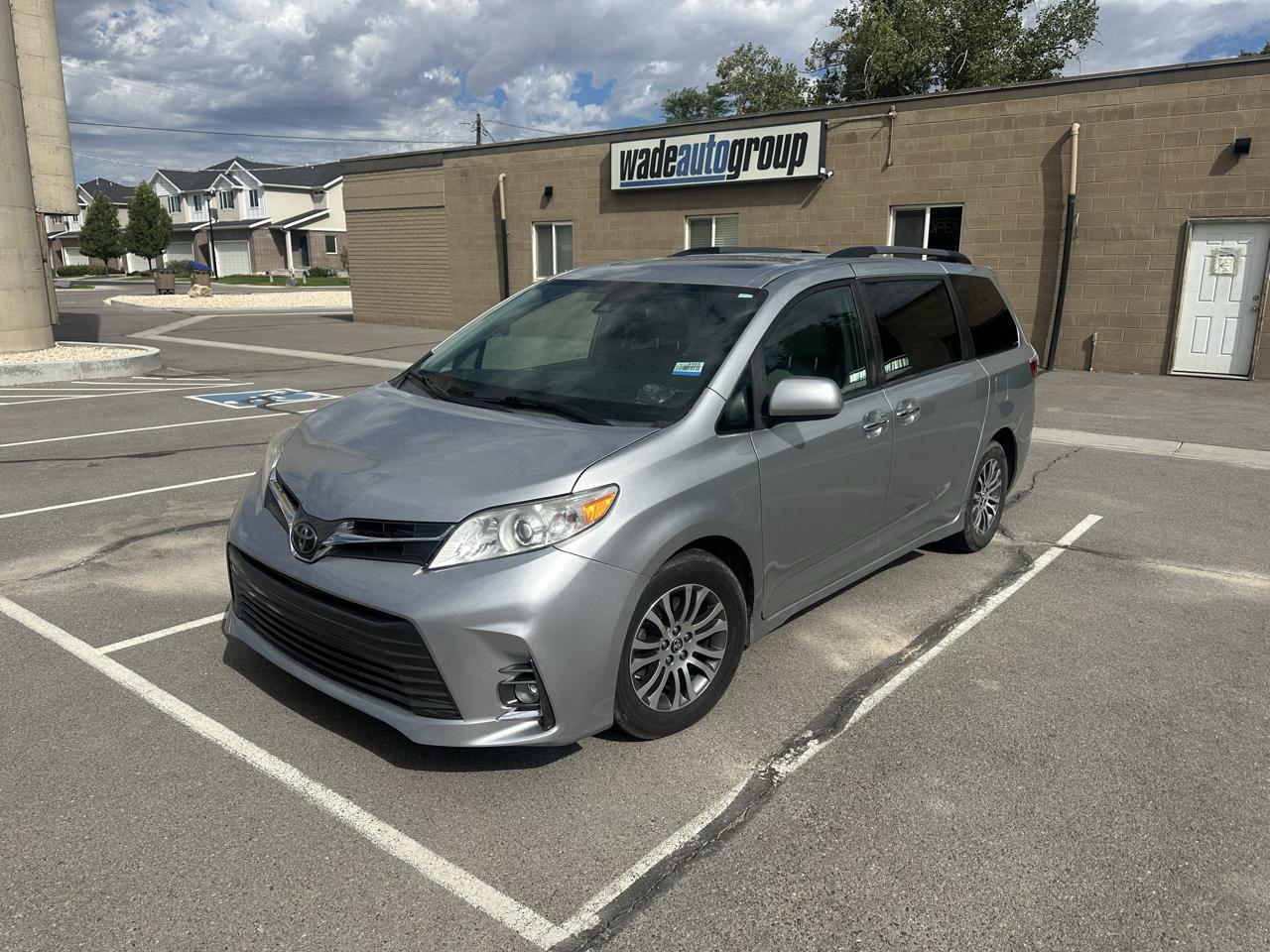 Toyota Sienna XLE FWD 8-Passenger (Natl) 2019