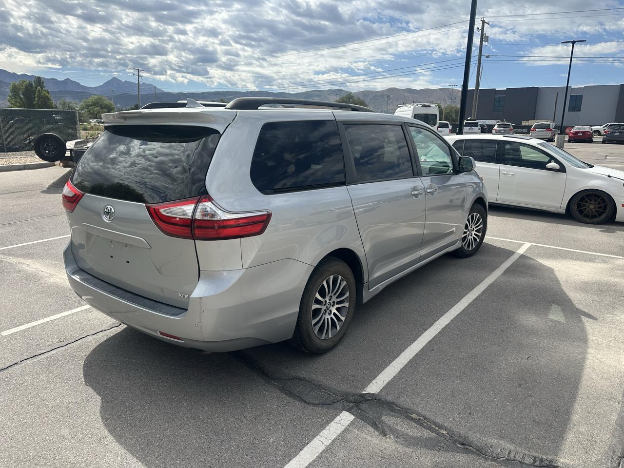 Toyota Sienna XLE FWD 8-Passenger (Natl) 2019