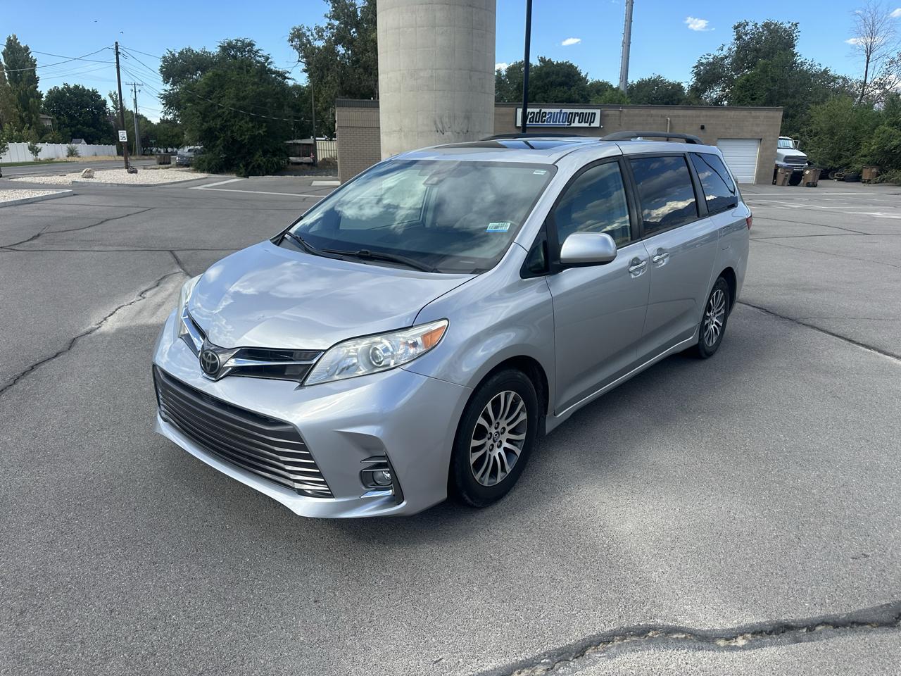 Toyota Sienna XLE FWD 8-Passenger (Natl) 2019