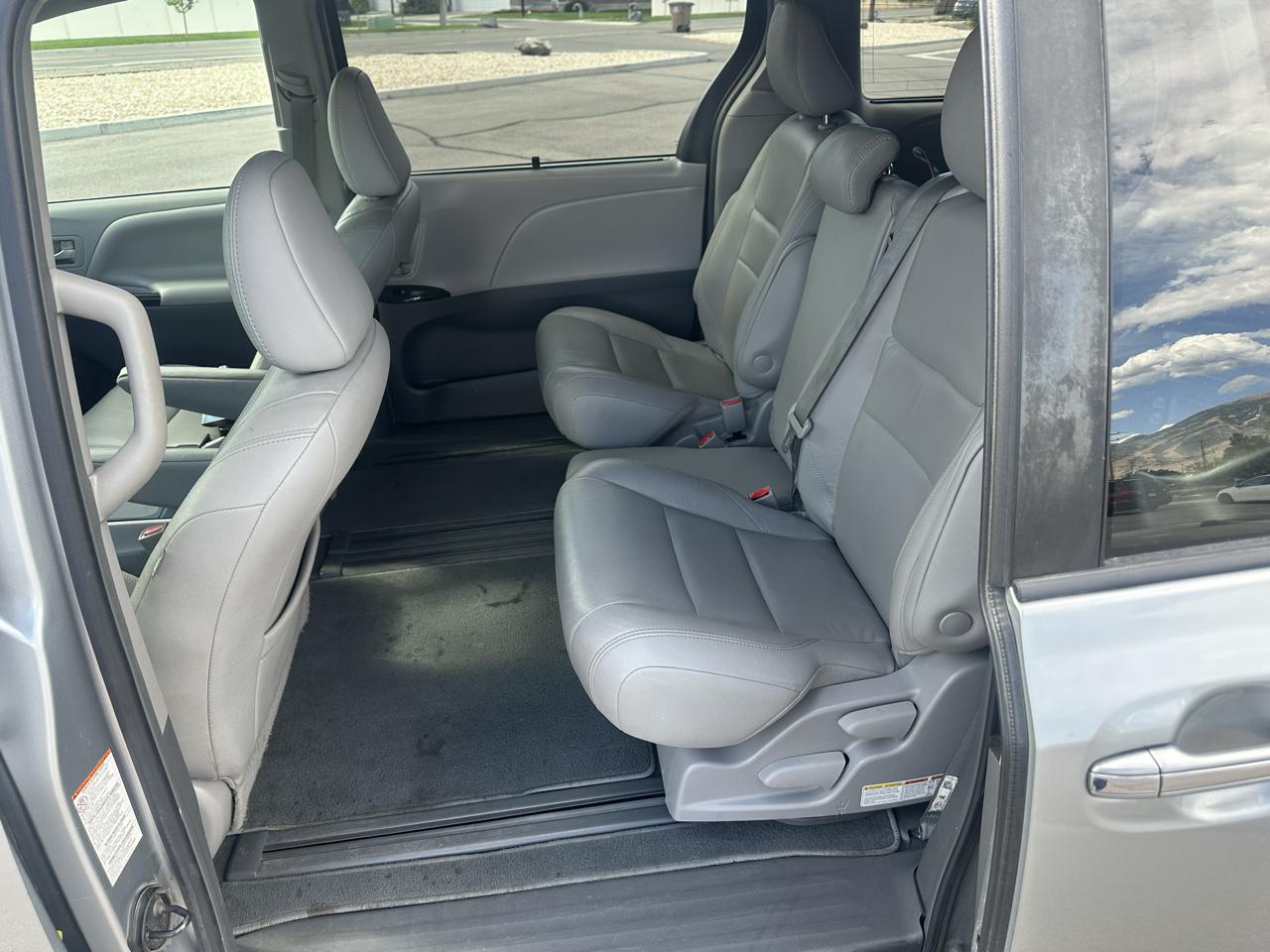 Toyota Sienna XLE FWD 8-Passenger (Natl) 2019