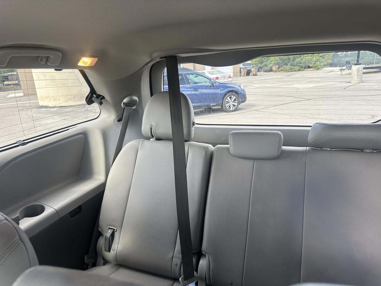 Toyota Sienna XLE FWD 8-Passenger (Natl) 2019
